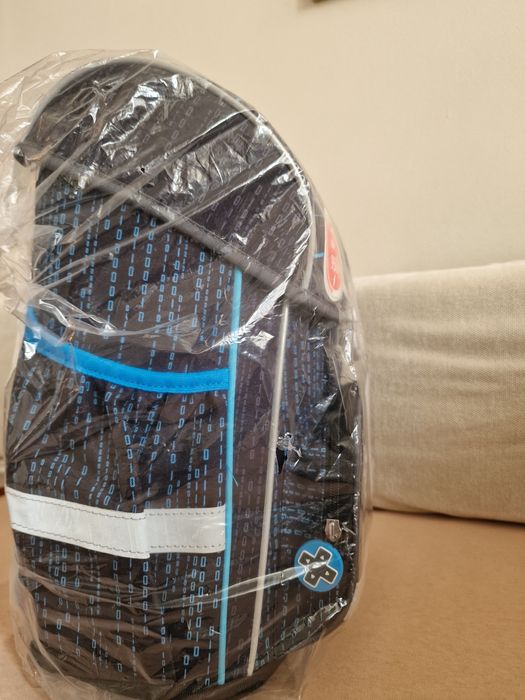 Продавам анатомична раница от уличната марка Gamester, с размери 32x38