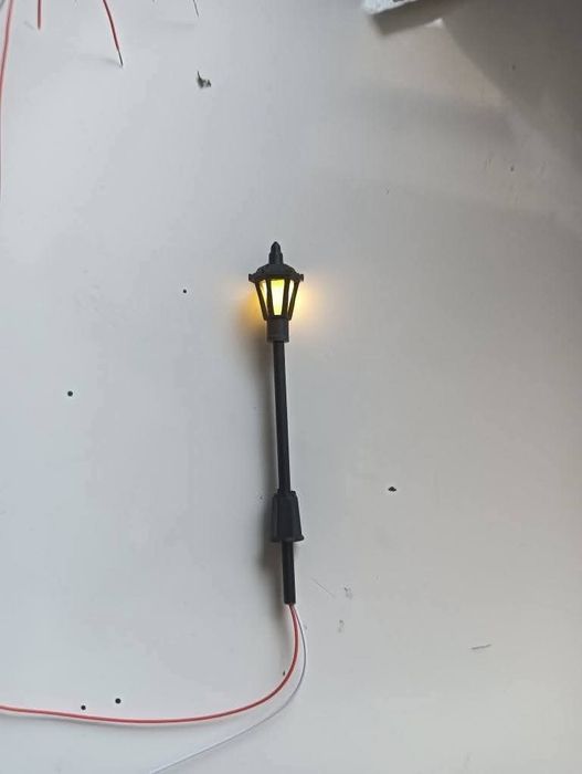 Felinare/Stâlpi de iluminat stradali machetă trenuleț electric HO