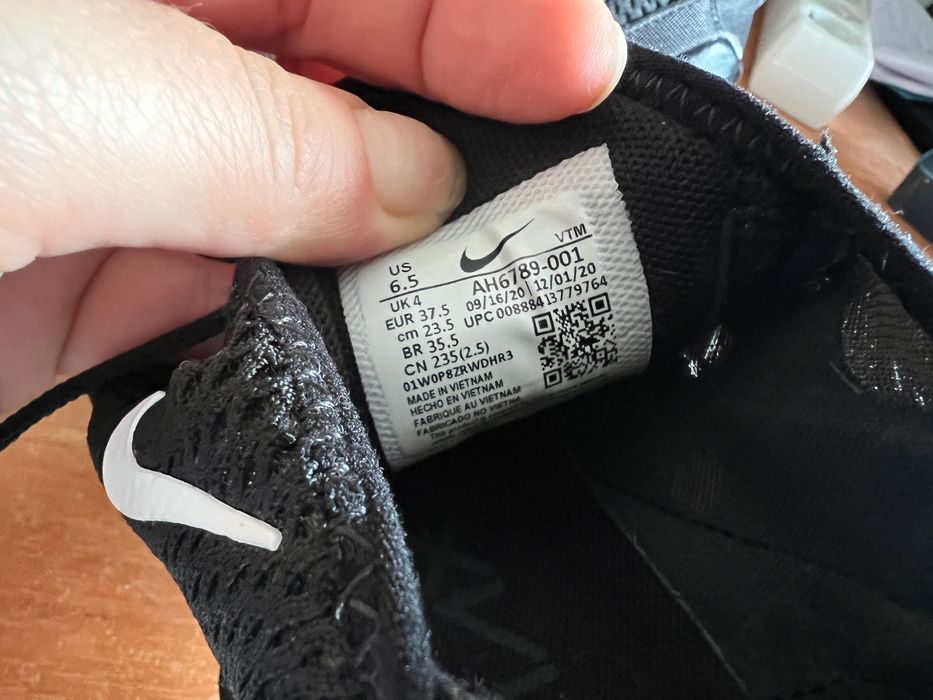 Adidasi nike air max 270
