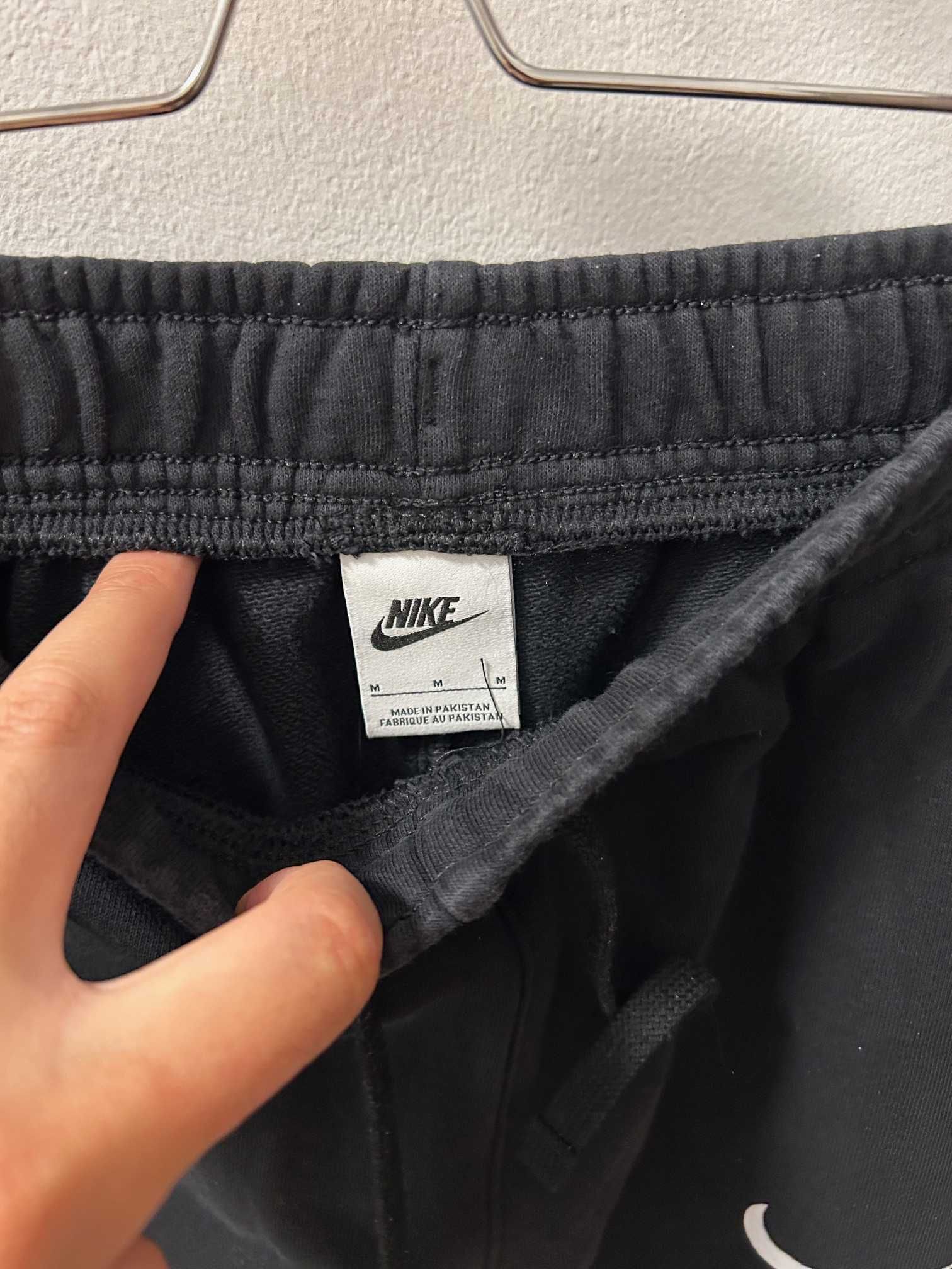Оригинален мъжки шорт Nike Multi Logo Club Fleece – размер M