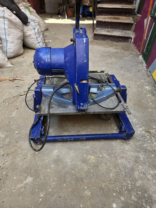 Fifierastrau conbinat cu masa de debitare