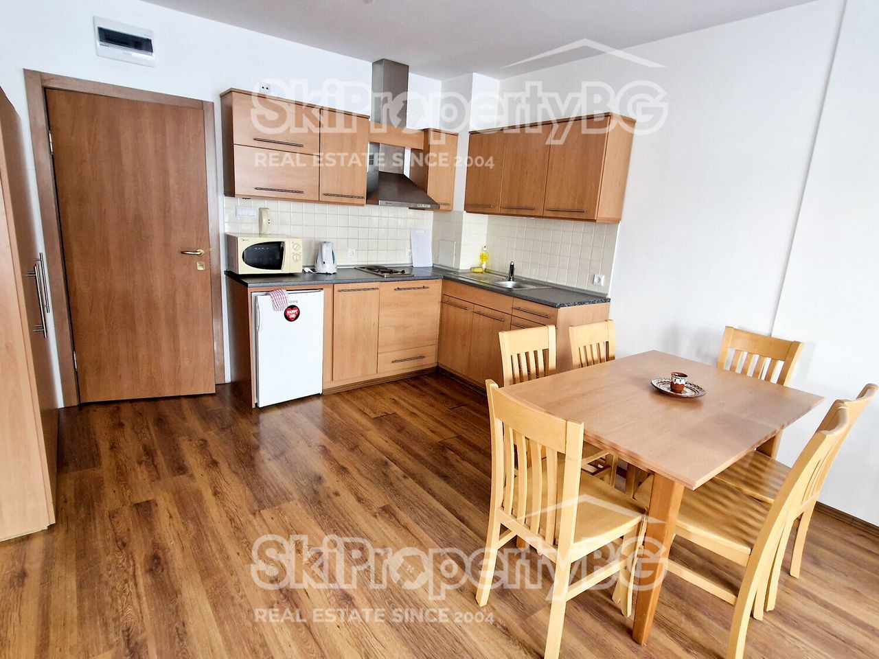 Продава се Тристаен апартамент в Банско - 73 кв.м за 1302 €/кв.м - Снимка #2