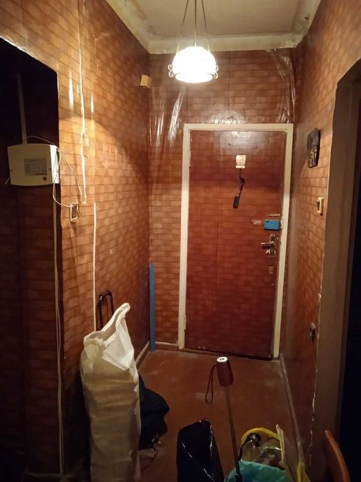 Продаётся первая линия, можно под офис Юнусабад 3, 2/1/4, 58,5м2