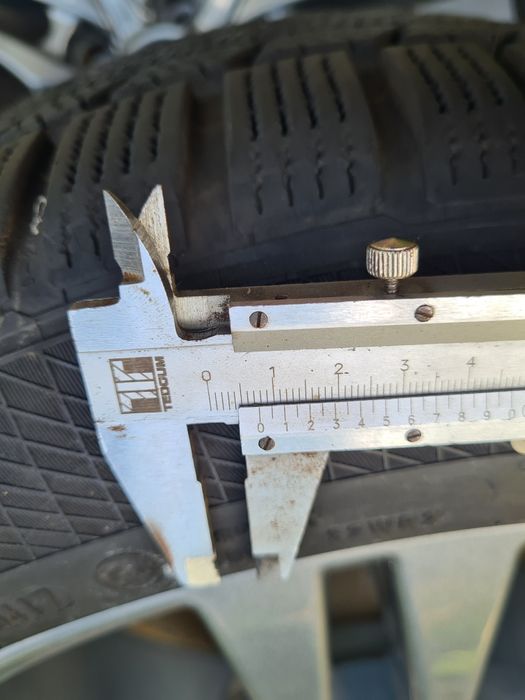 Vand 2 anvelope de iarna Continental 225/50R17 M+S