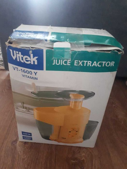 Соковыжималка Vitek VT-1600Y VITAMIN