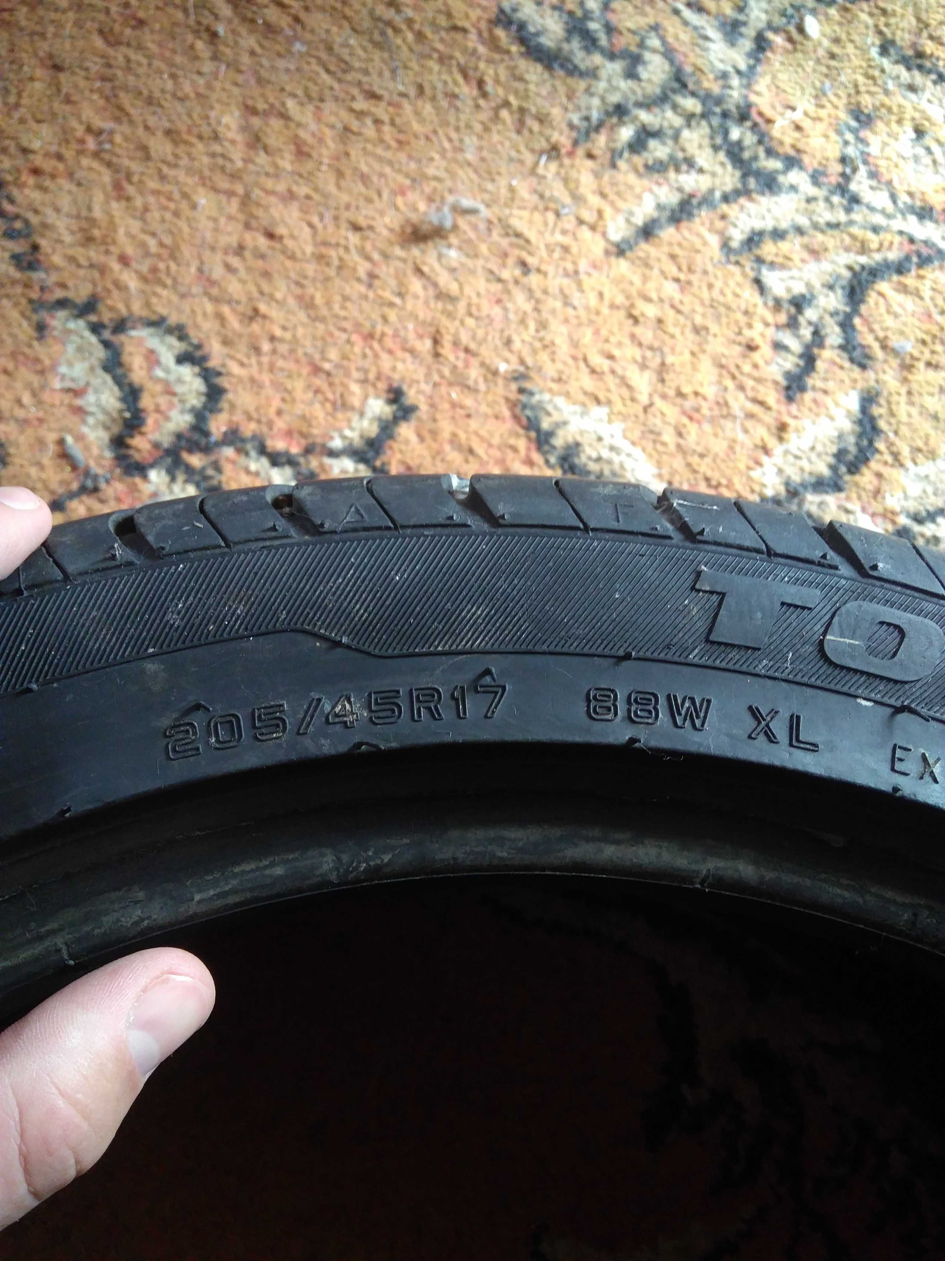 Усилена  гума Torque 205/45 R17 без забележки