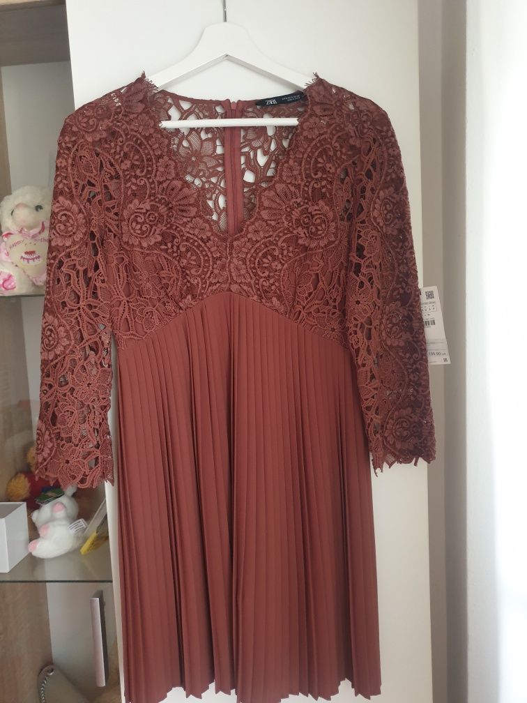 Rochie Zara eleganta, cu dantela si pliuri, noua, cu eticheta