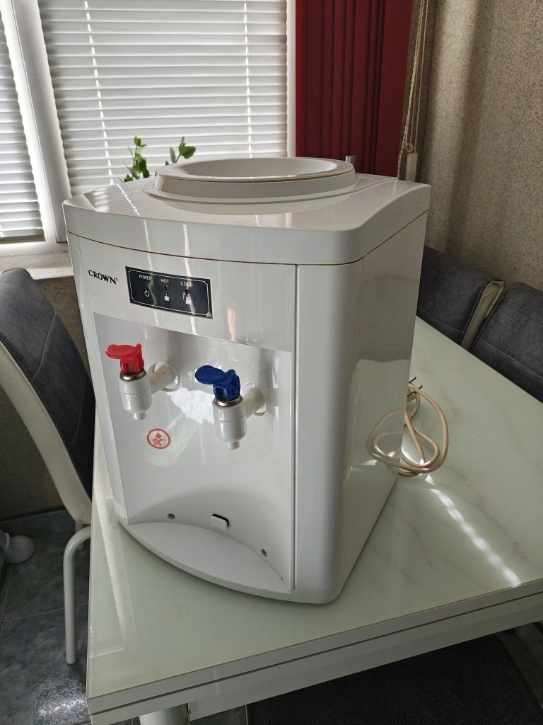 Диспенсър за вода Crown CWD-1905W