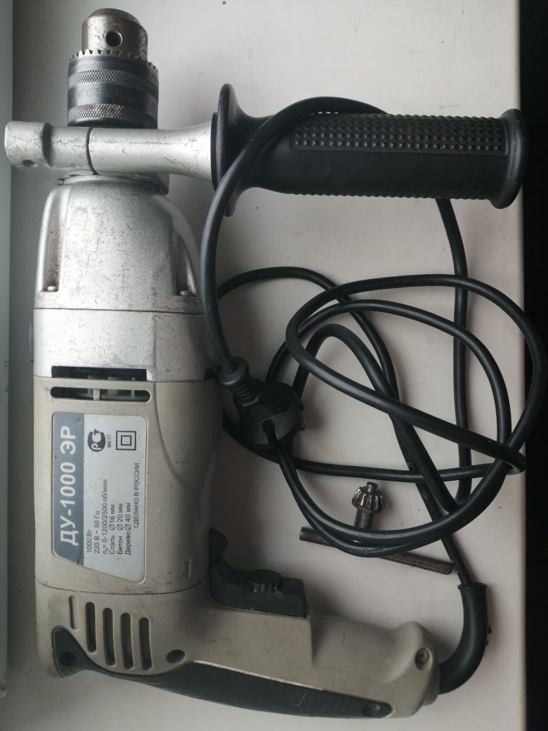 Продам Эл мясорубку  Эл. Дрель Трансформатор 220V / 12v  и зарядное 12