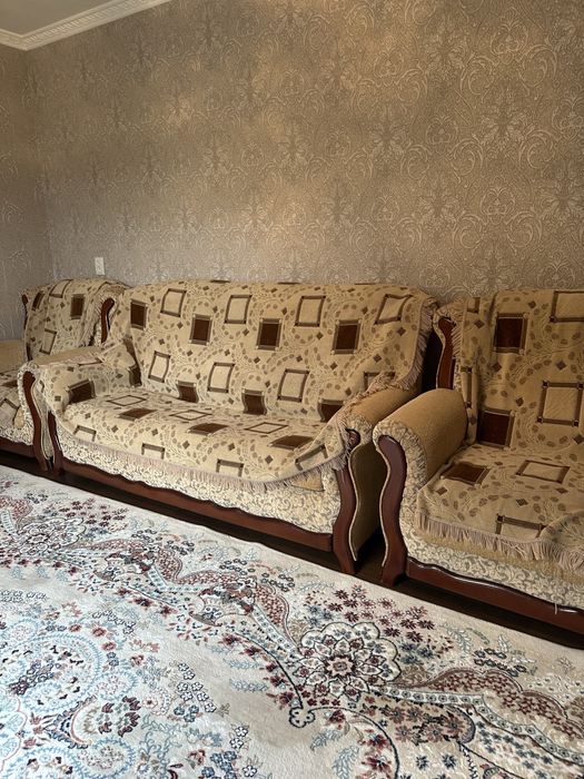 Продается гостиной уголок в хорошем состоянии.