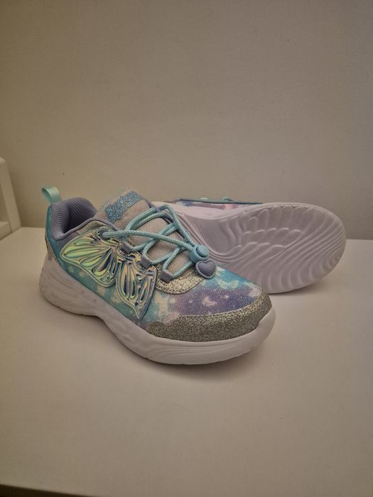 Încălțăminte sport Skechers in stare foarte buna.