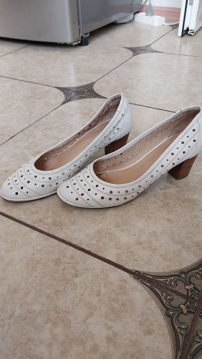 Продам женский туфли