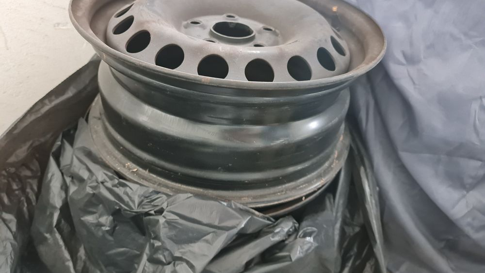 Jante tabla stare foarte buna skoda 5x112+ capace originala pe r15