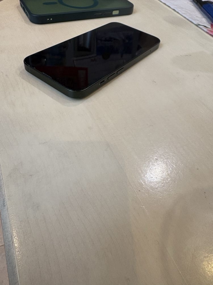Iphone 13 green неразличим от нов