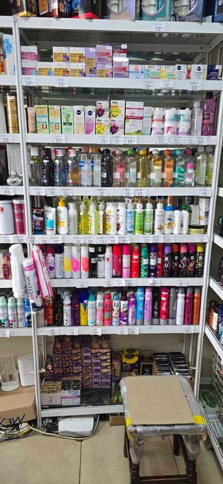 Стелажи и оборудване за магазин