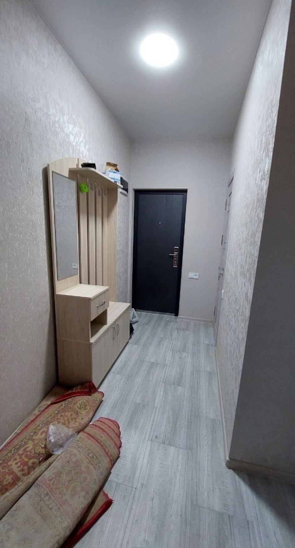 Аренда. 1 ком. квартира, 1/4/5. Сергели 1. Метро "Chinor" - 250 м!