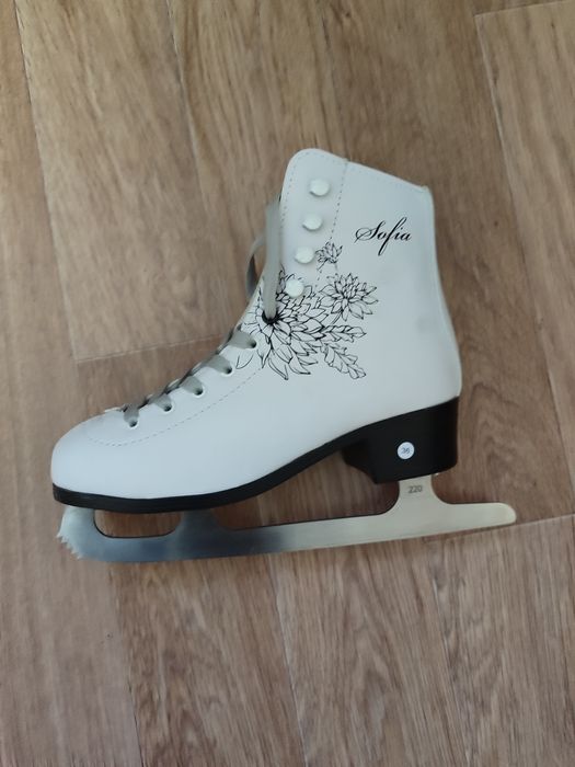 Продам коньки девочковые