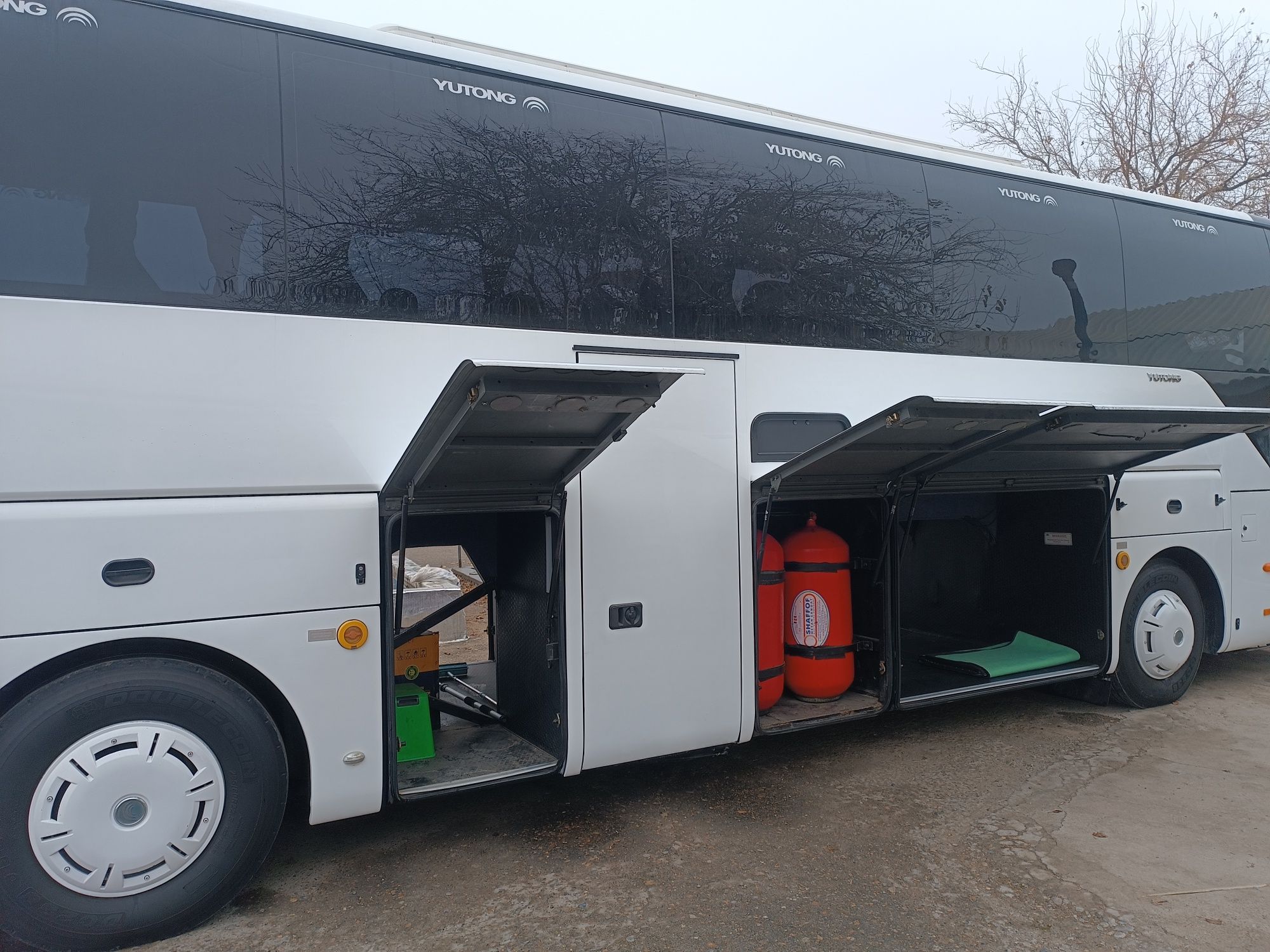 Продается автобус ютонг 2014 год заводской газ двигатель