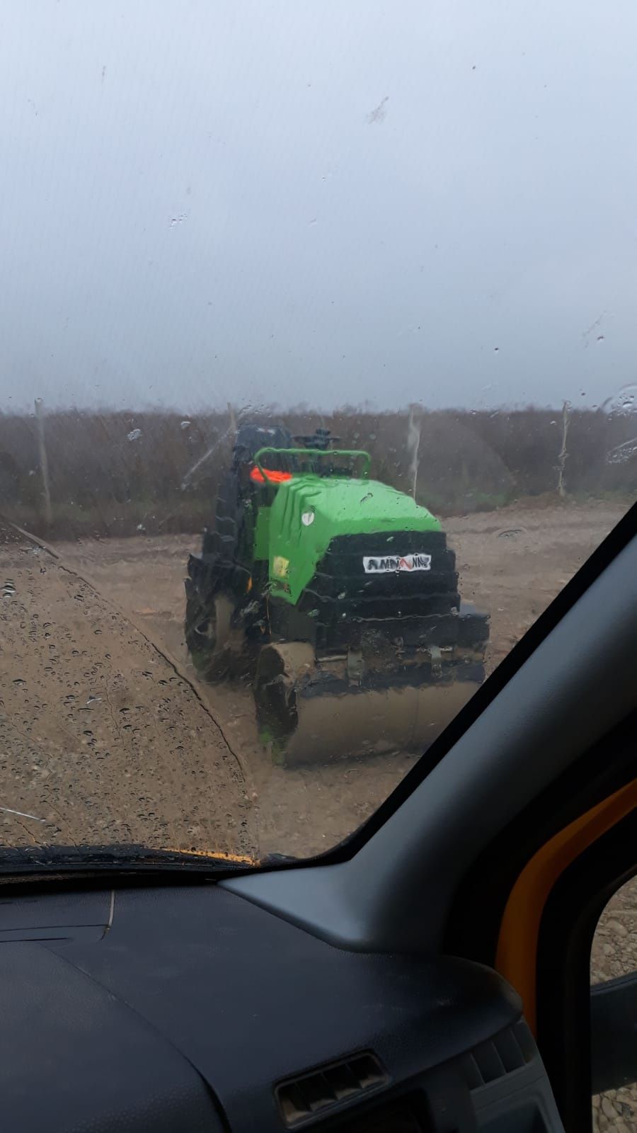 Închiriem Cilindru compactor  si BOBCAT , MINIEXCAVATOR, EXCAVATOR