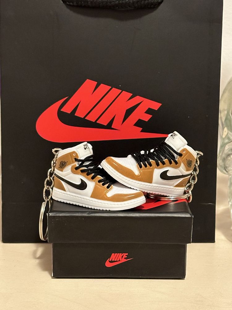 Poartă-ți pasiunea la chei! Brelocuri Nike premium – ediție limitată!