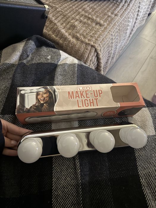 Lumină LED pentru machiaj – cu ventuze, portabilă
