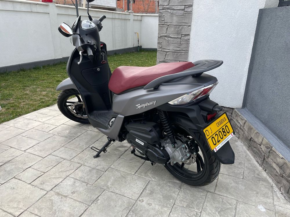 Vând scuter SYM 50 cc permis B nou