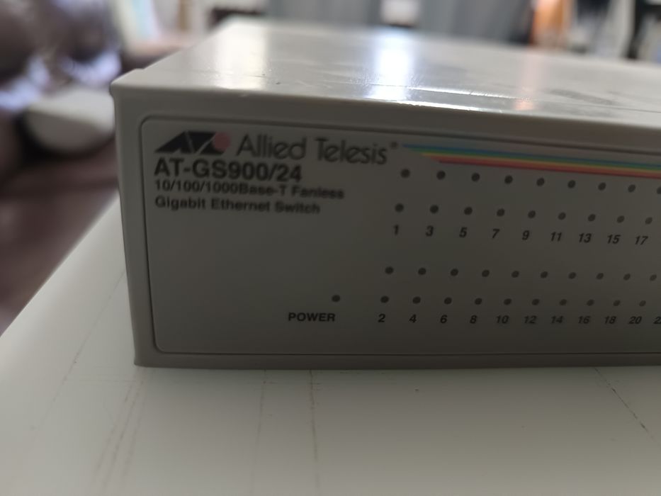 Allied telesis AT-GS900/24 si hp procurve 21/24 j4868A switch
