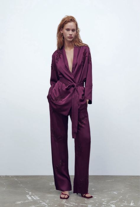 Сатенен костюм Зара в модерен цвят