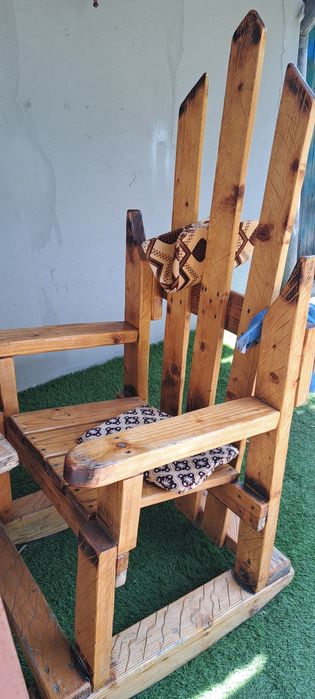 Masa și bănci rustice solide