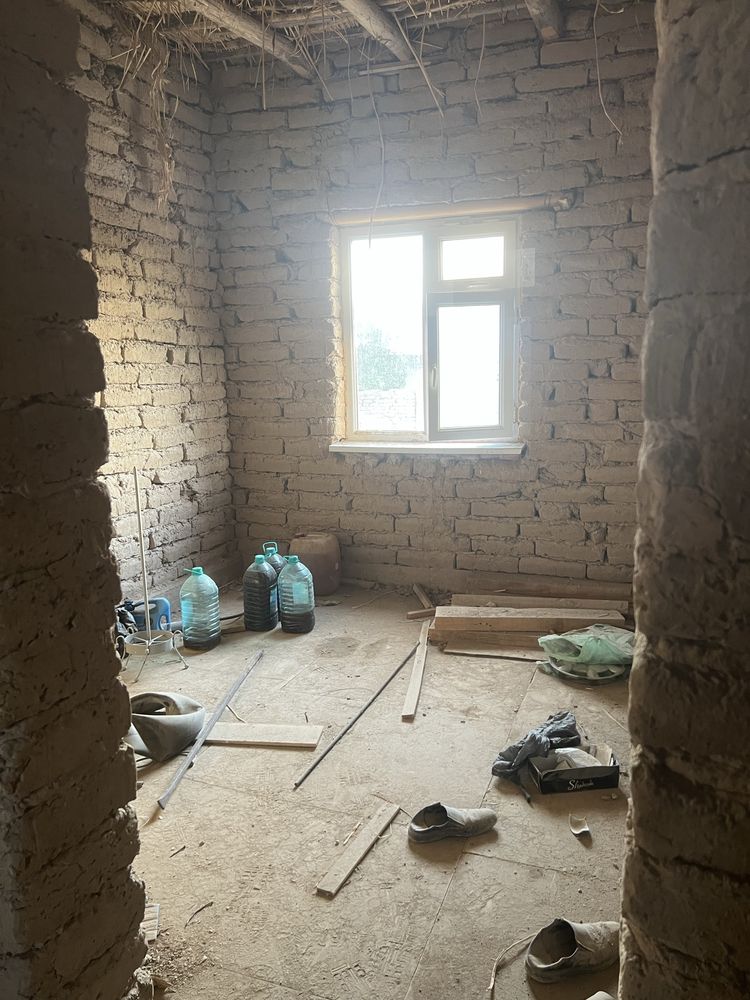 Navoiy viloyati zarafshon shahar eski 19 mkr hovli sotiladi 6 sutix