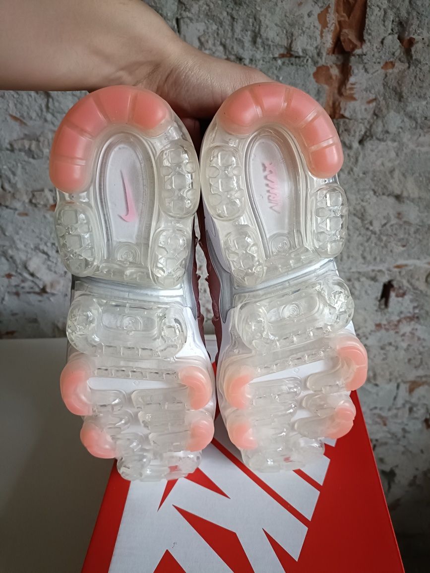 Nike Air Vapormax Plus 37,37.5,38,38.5,39,40