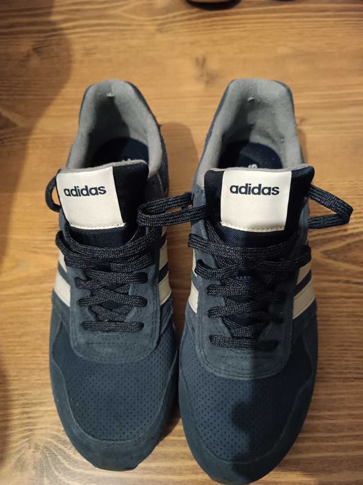 Tenisi de firma, marime 43, NOU