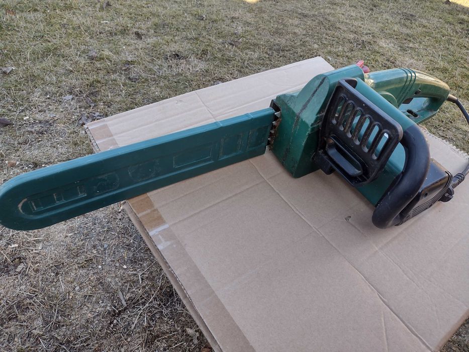 Fierastrau electric , drujba electrica