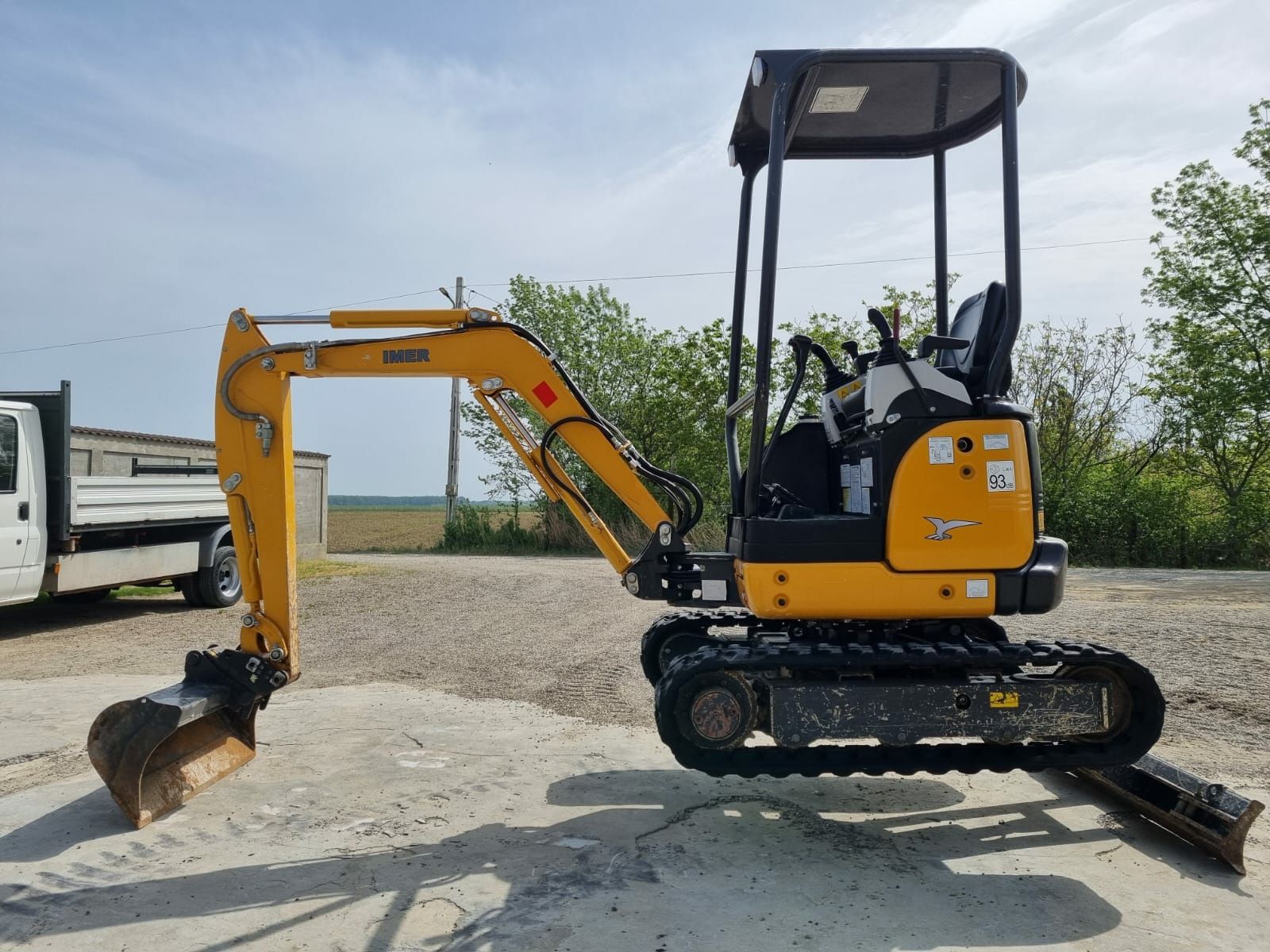 Vand miniexcavator imer de 1750 kg ca nou