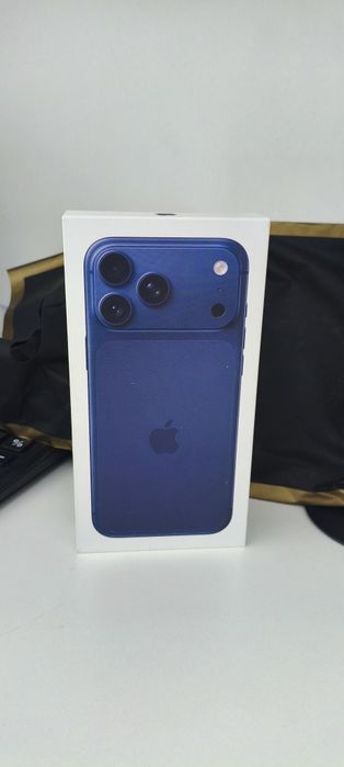 Продам Айфон 17 про макс 256 гб