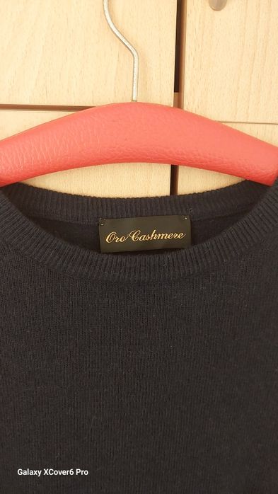 Пуловер Oro Cashmere. 35% кашмир, 35% коприна, 30% вълна. размер L