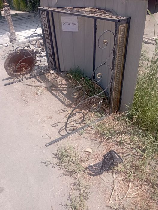 Эшик устига соябон (козерок) сотилади.