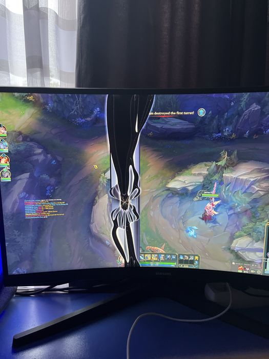 Продавам монитор Samsung Odyssey G5 – със счупена матрица