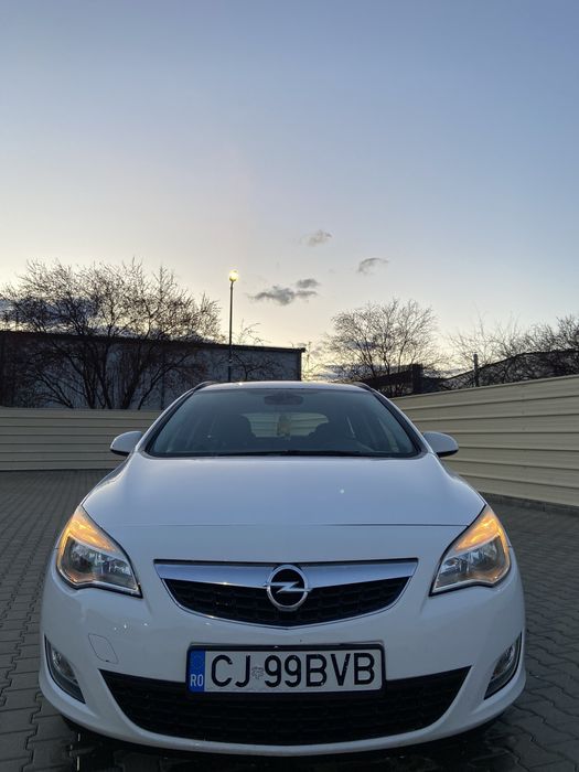 Opel astra j sportstourer 1.3 cdti