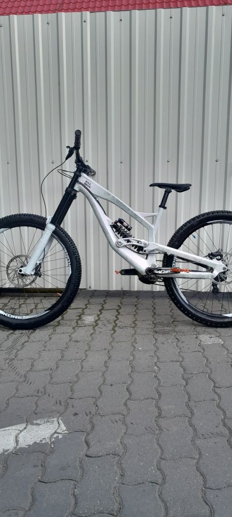 Bicicleta yt tuess downhill freeride