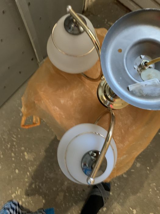 Продаю 3х рожковую люстру