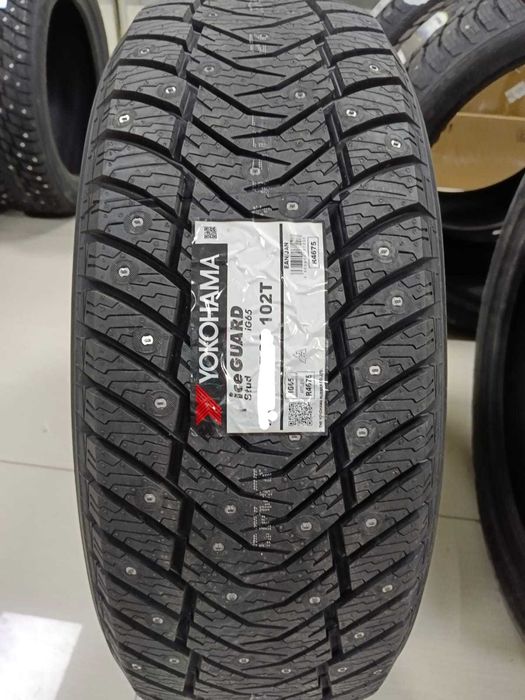 Новые зимние  шины с шипами  265/65R18 Yokohama 114T IG65