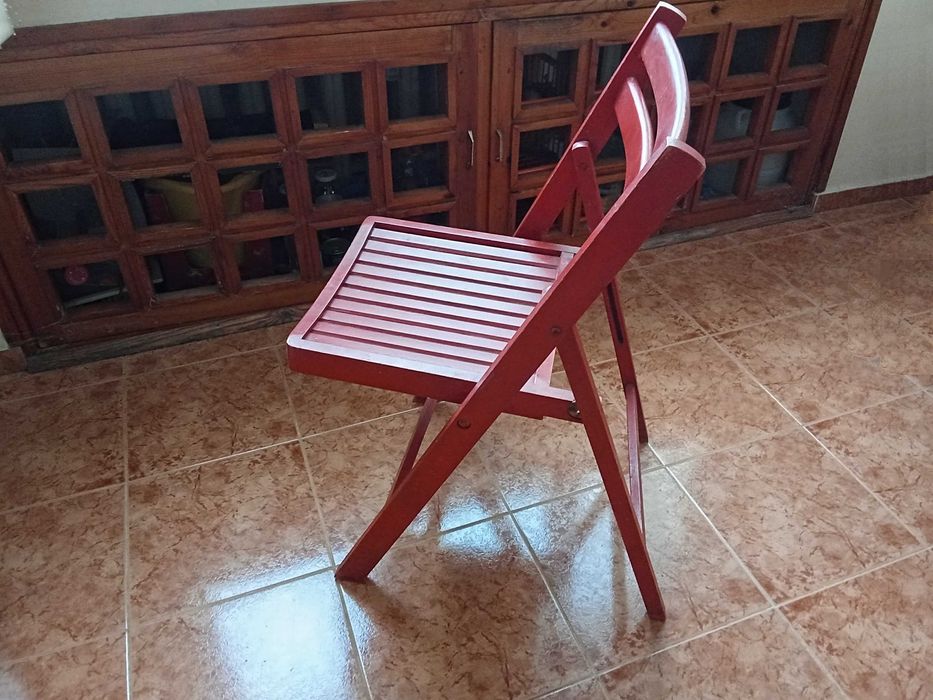 Дървен сгъваем стол