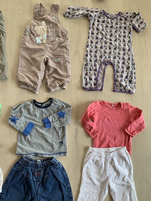 Vand lot haine ptr.fete(6-9 luni).