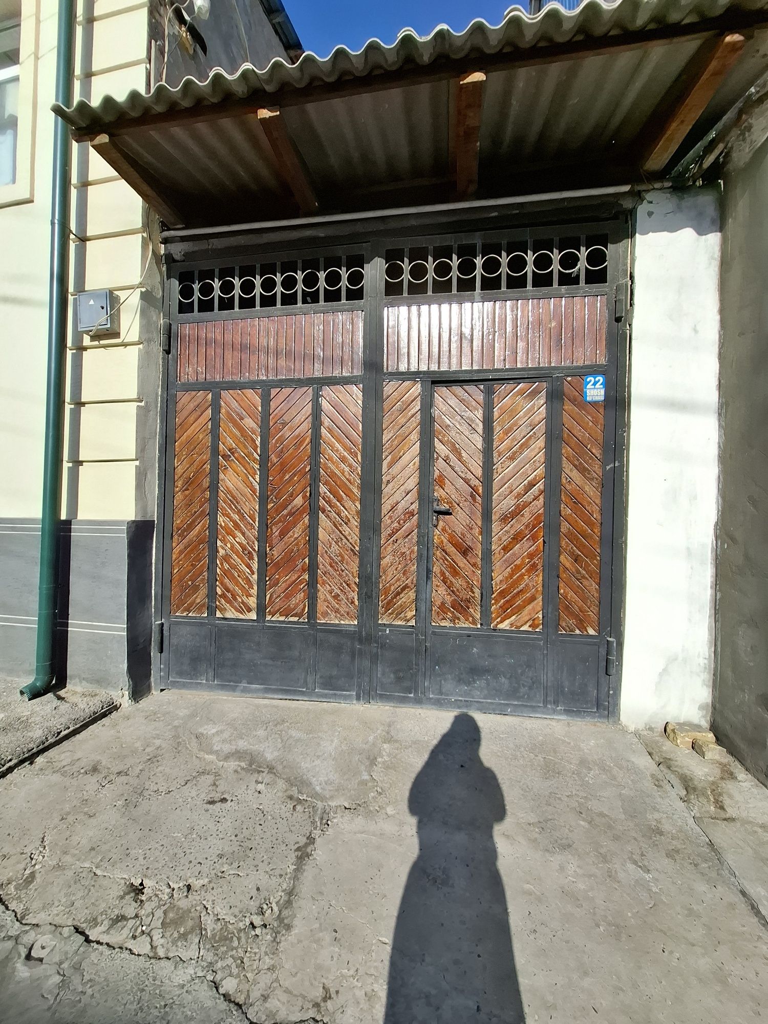 Ховли сотилади.думбиробод тирсак обод махалла.2.6 сотих.5та хонаси бор