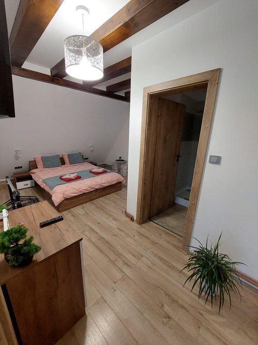Închiriaz integral Cabană tip-A frame ciubăr/jacuzzi