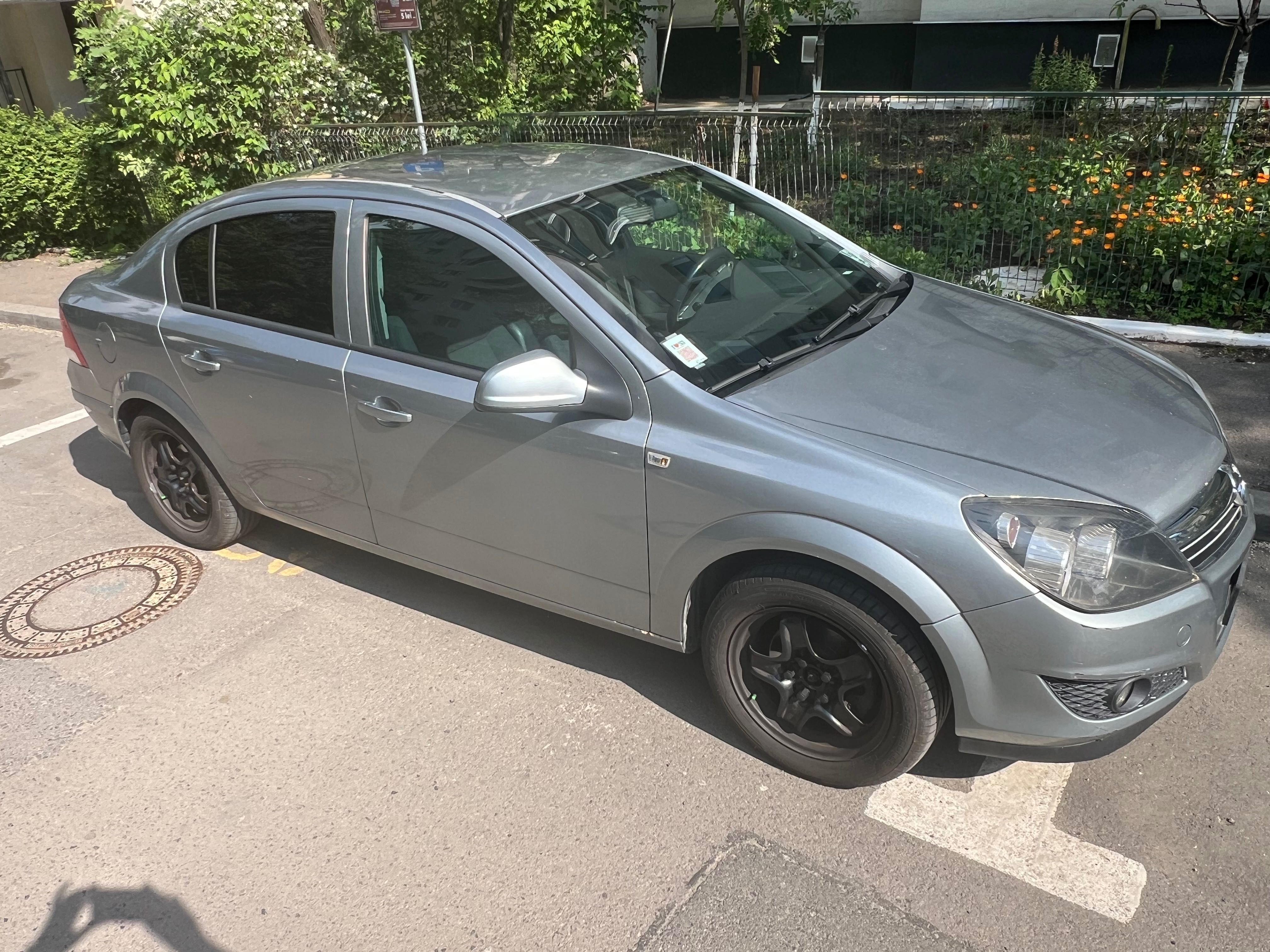 Opel Astra H benzină