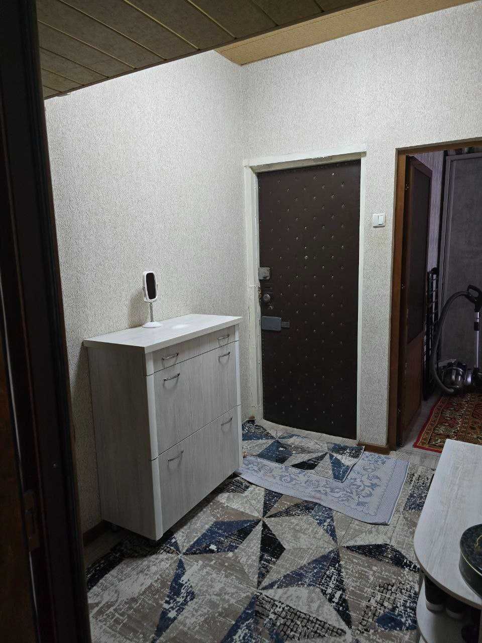 Продается 4 ком квартира, на куйлюке массиве 1 этаж с огородом