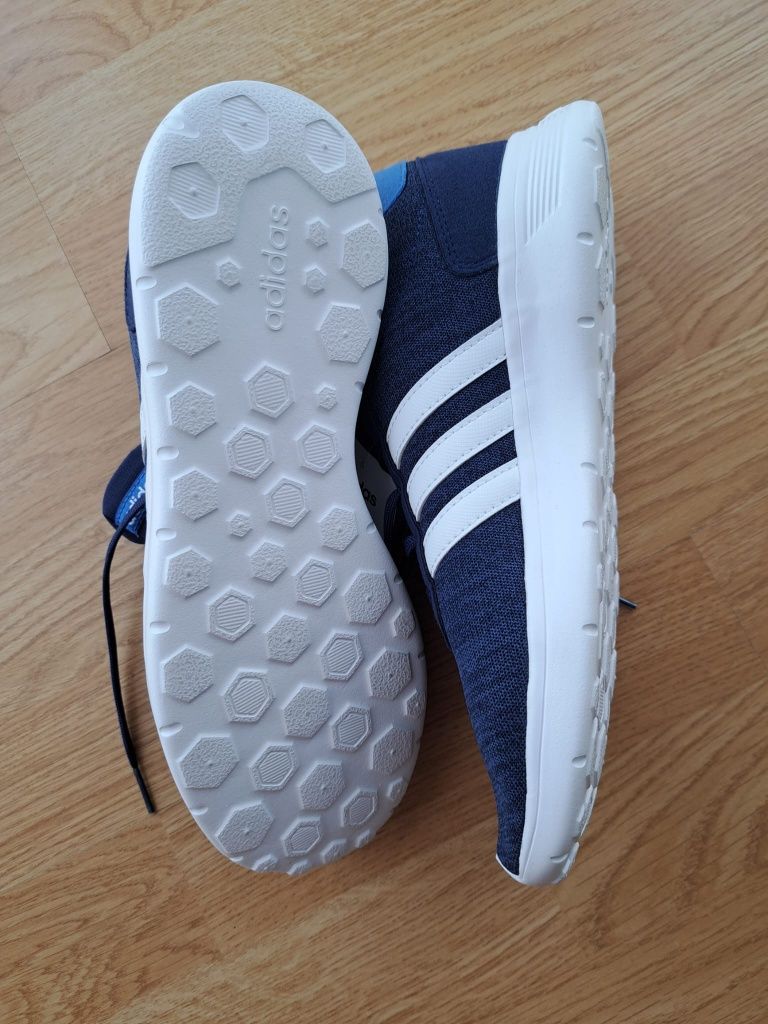 Adidasi dama noi Adidas