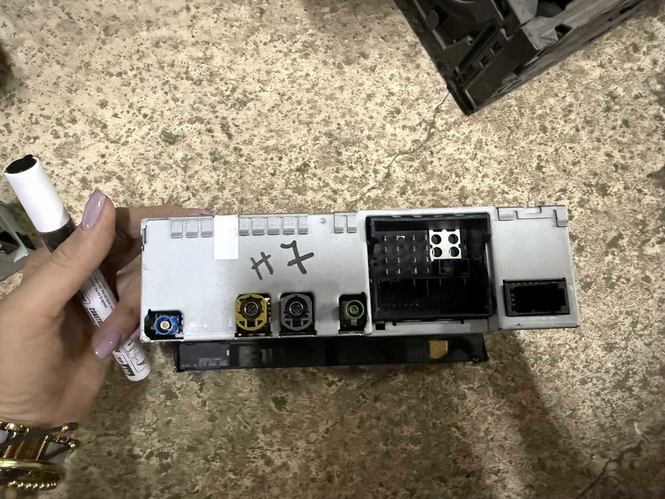 MEDIA,Радио,Навигация,Чейнджър 8R1 035 666 F ном 7